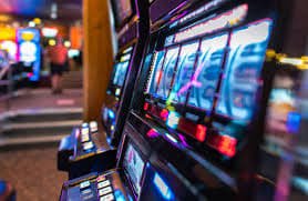 Meja European Roulette menampilkan semua jenis taruhan yang tersedia Meja European Roulette dengan penanda taruhan dan nomor